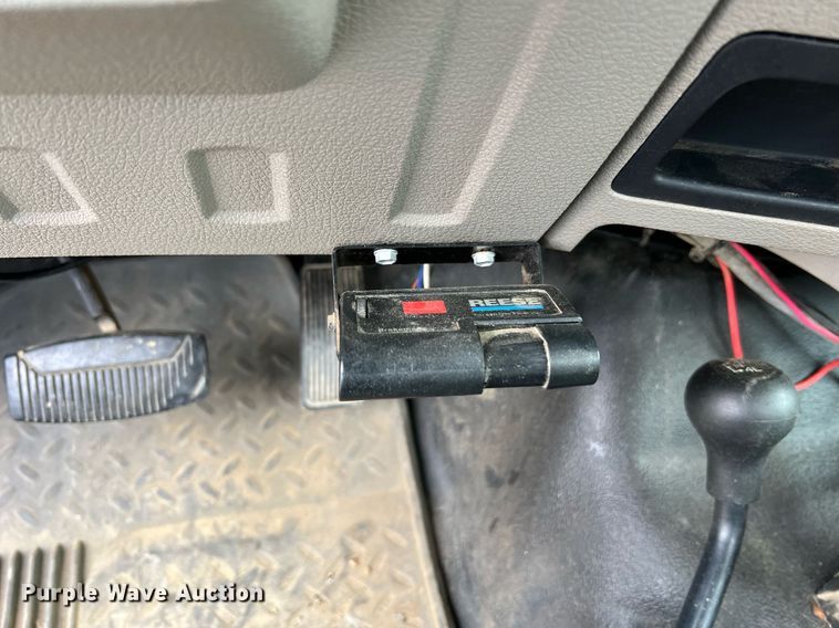 image for item II9170 2009 Ford F350 Super Duty XL  dump flatbed pickup truck