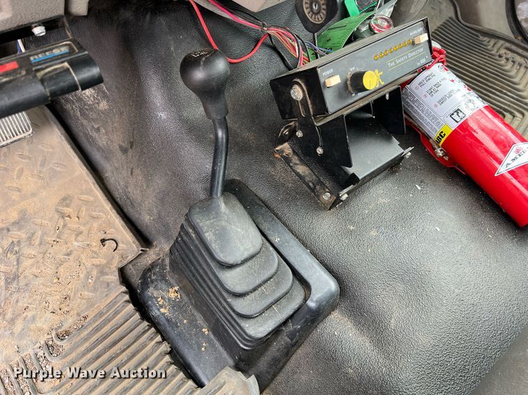 image for item II9170 2009 Ford F350 Super Duty XL  dump flatbed pickup truck