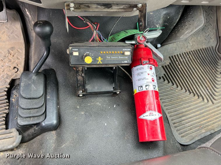 image for item II9170 2009 Ford F350 Super Duty XL  dump flatbed pickup truck