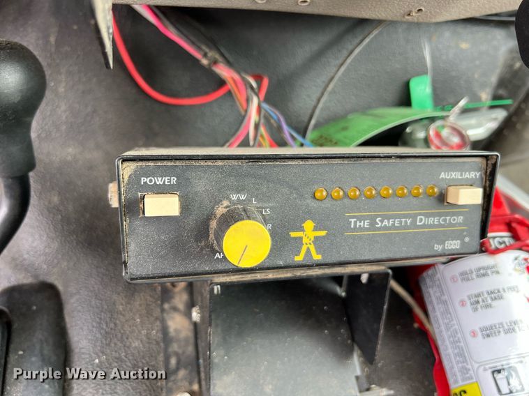 image for item II9170 2009 Ford F350 Super Duty XL  dump flatbed pickup truck