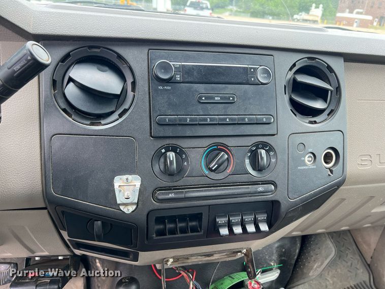 image for item II9170 2009 Ford F350 Super Duty XL  dump flatbed pickup truck