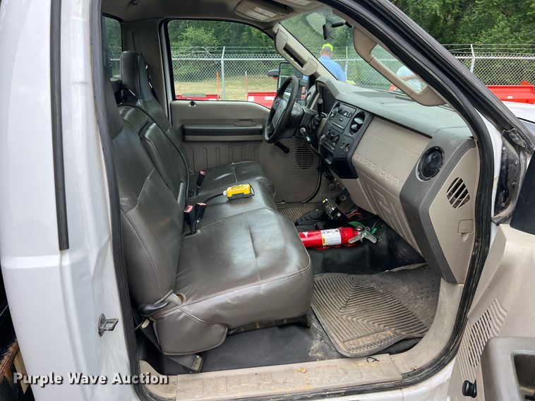 image for item II9170 2009 Ford F350 Super Duty XL  dump flatbed pickup truck