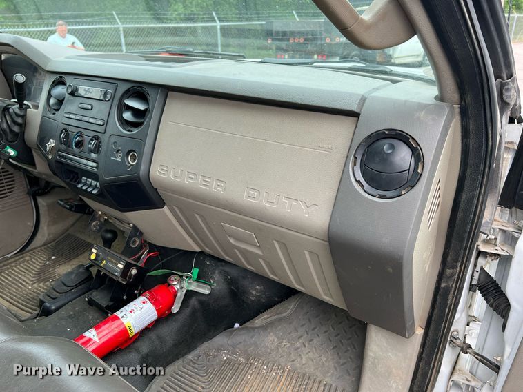 image for item II9170 2009 Ford F350 Super Duty XL  dump flatbed pickup truck