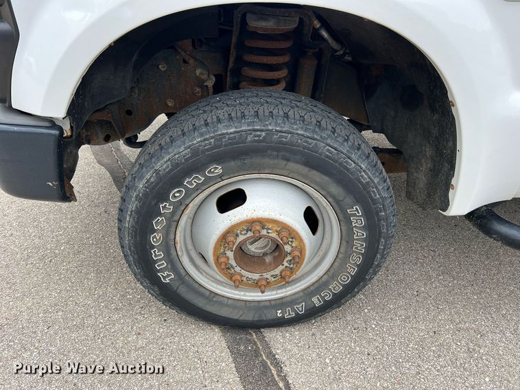 image for item II9170 2009 Ford F350 Super Duty XL  dump flatbed pickup truck