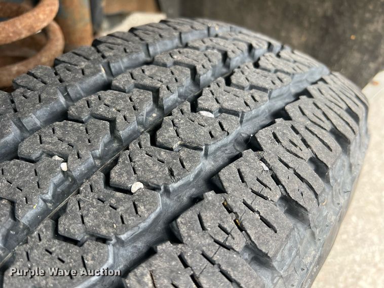 image for item II9170 2009 Ford F350 Super Duty XL  dump flatbed pickup truck