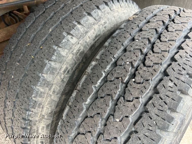 image for item II9170 2009 Ford F350 Super Duty XL  dump flatbed pickup truck