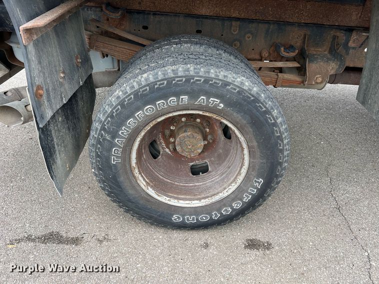 image for item II9170 2009 Ford F350 Super Duty XL  dump flatbed pickup truck