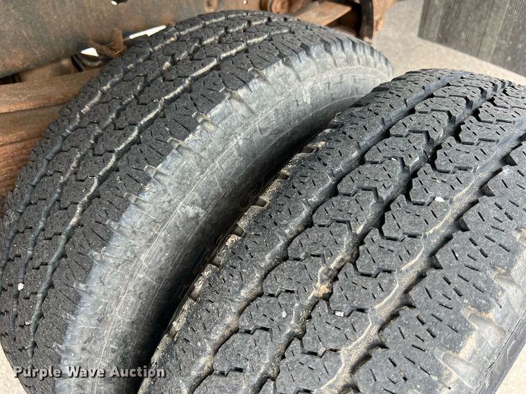 image for item II9170 2009 Ford F350 Super Duty XL  dump flatbed pickup truck