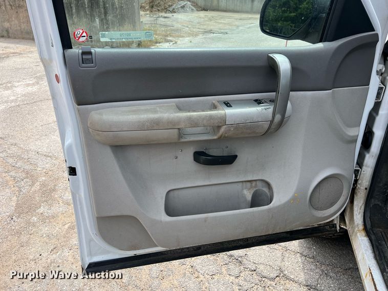 image for item II9179 2008 Chevrolet Silverado 2500HD  pickup truck