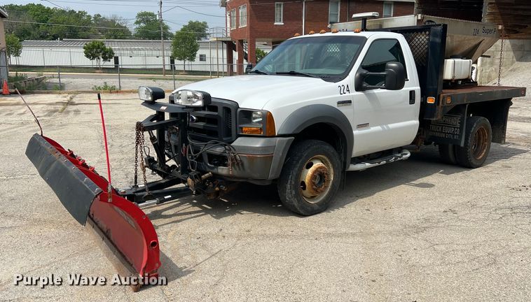image for item II9180 2005 Ford F550 Super Duty XL  flatbed truck
