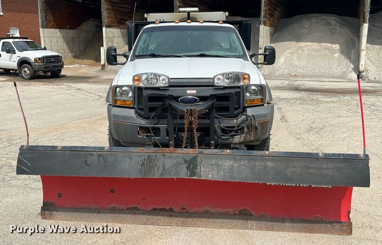 image for item II9180 2005 Ford F550 Super Duty XL  flatbed truck