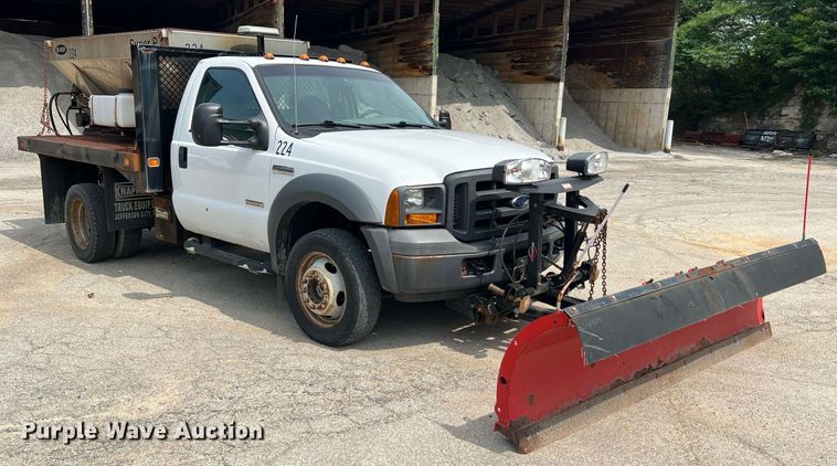 image for item II9180 2005 Ford F550 Super Duty XL  flatbed truck