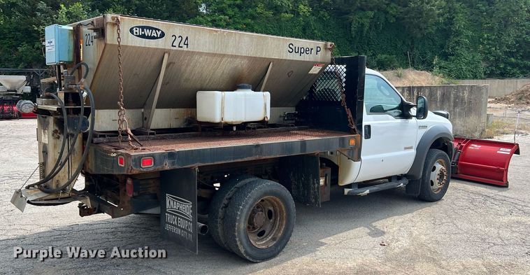 image for item II9180 2005 Ford F550 Super Duty XL  flatbed truck