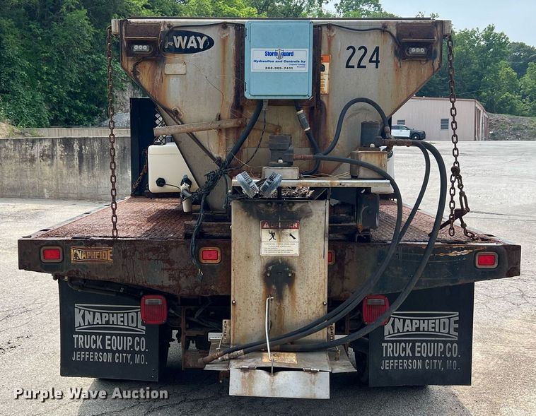 image for item II9180 2005 Ford F550 Super Duty XL  flatbed truck