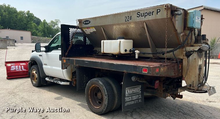 image for item II9180 2005 Ford F550 Super Duty XL  flatbed truck