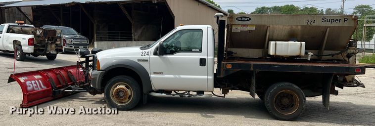 image for item II9180 2005 Ford F550 Super Duty XL  flatbed truck