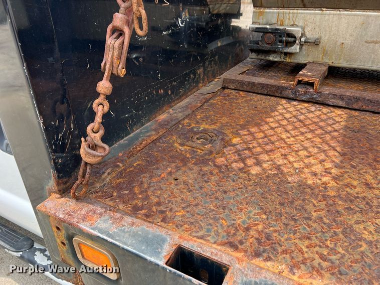 image for item II9180 2005 Ford F550 Super Duty XL  flatbed truck