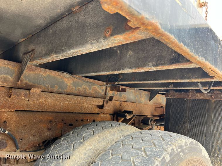 image for item II9180 2005 Ford F550 Super Duty XL  flatbed truck