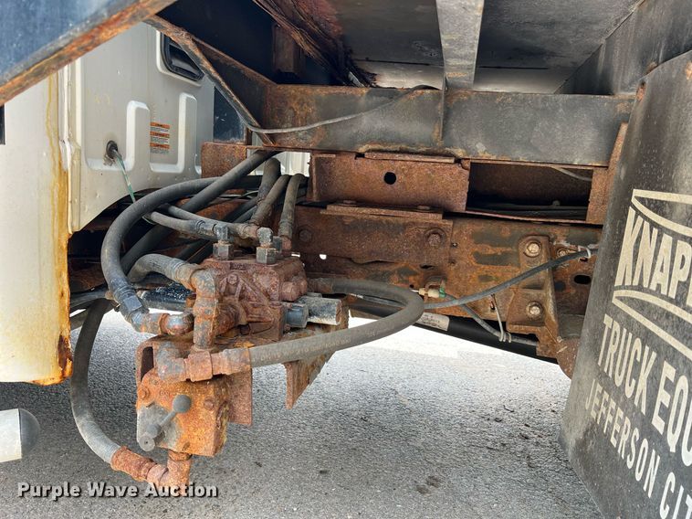 image for item II9180 2005 Ford F550 Super Duty XL  flatbed truck