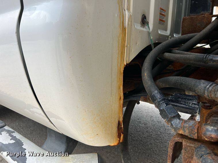 image for item II9180 2005 Ford F550 Super Duty XL  flatbed truck