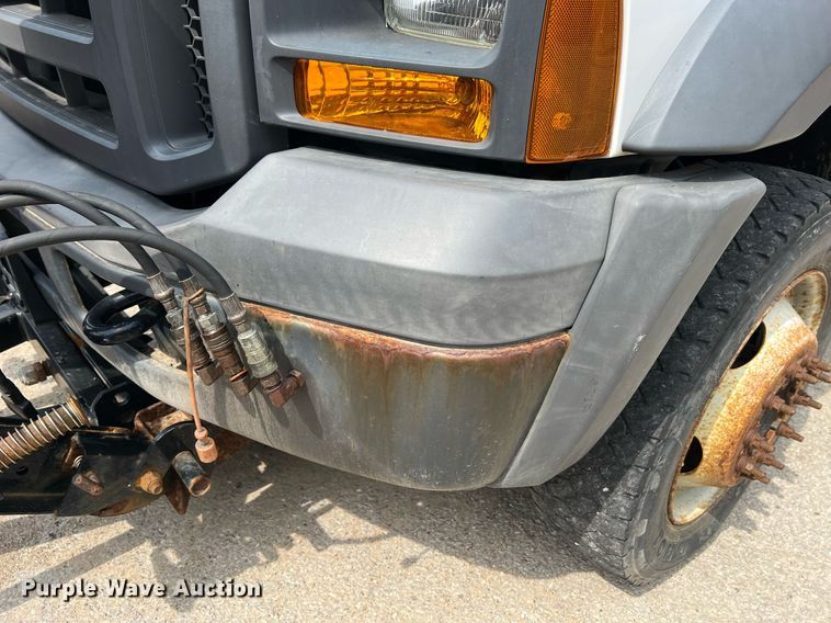 image for item II9180 2005 Ford F550 Super Duty XL  flatbed truck