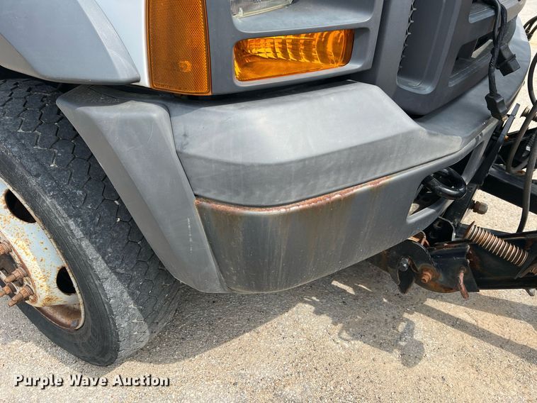 image for item II9180 2005 Ford F550 Super Duty XL  flatbed truck