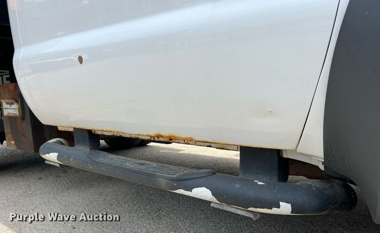 image for item II9180 2005 Ford F550 Super Duty XL  flatbed truck