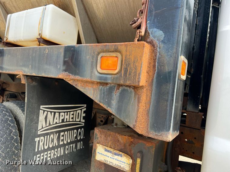 image for item II9180 2005 Ford F550 Super Duty XL  flatbed truck