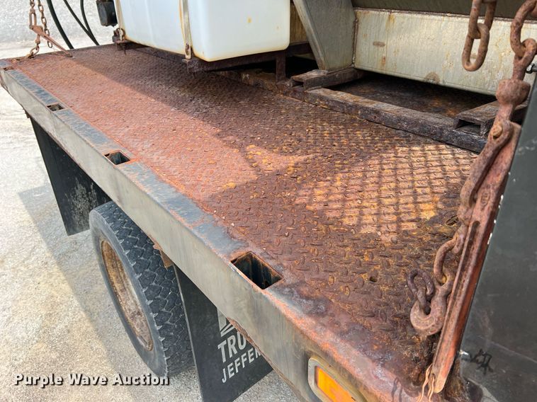 image for item II9180 2005 Ford F550 Super Duty XL  flatbed truck