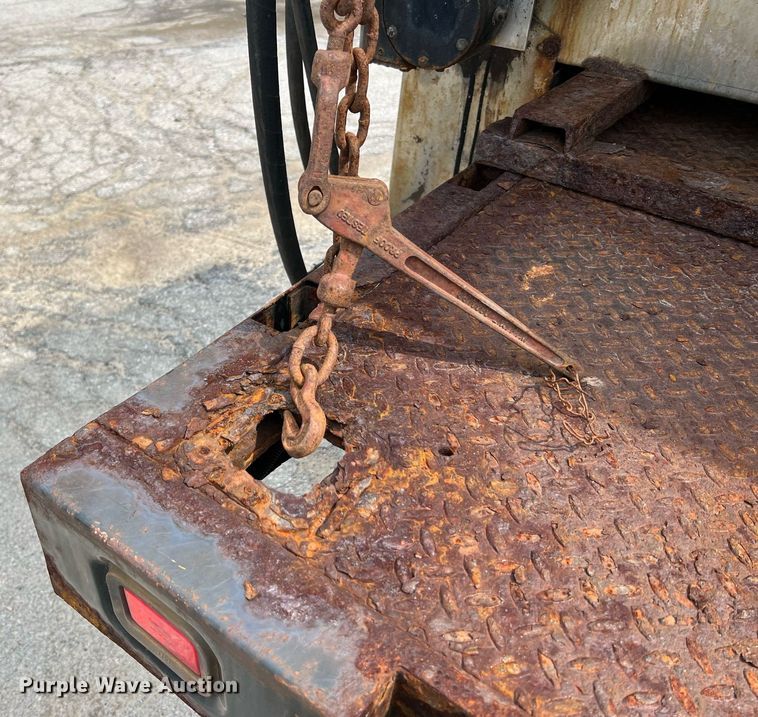 image for item II9180 2005 Ford F550 Super Duty XL  flatbed truck