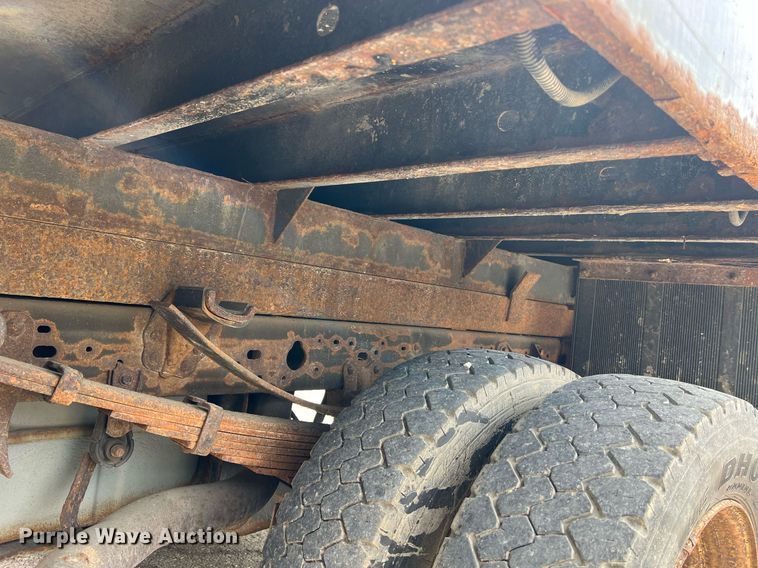 image for item II9180 2005 Ford F550 Super Duty XL  flatbed truck