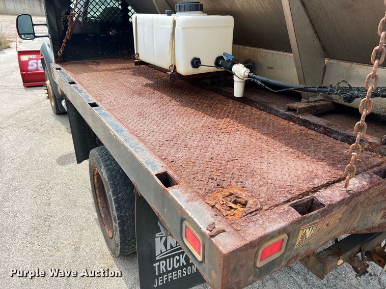 image for item II9180 2005 Ford F550 Super Duty XL  flatbed truck