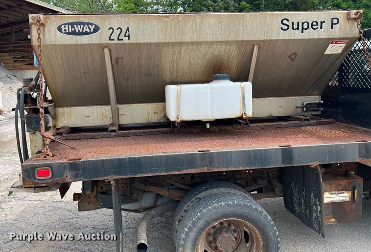 image for item II9180 2005 Ford F550 Super Duty XL  flatbed truck