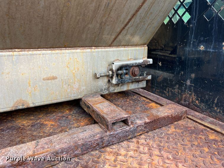 image for item II9180 2005 Ford F550 Super Duty XL  flatbed truck