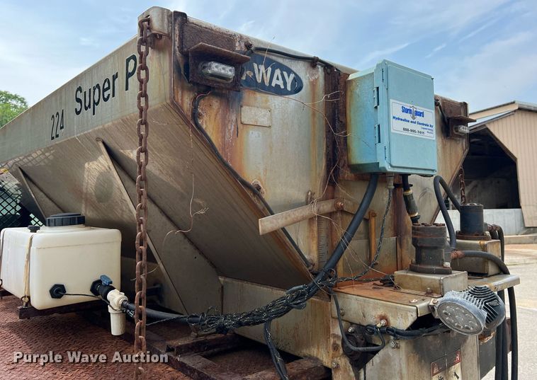 image for item II9180 2005 Ford F550 Super Duty XL  flatbed truck