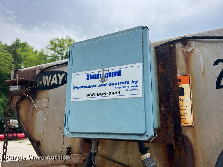 image for item II9180 2005 Ford F550 Super Duty XL  flatbed truck