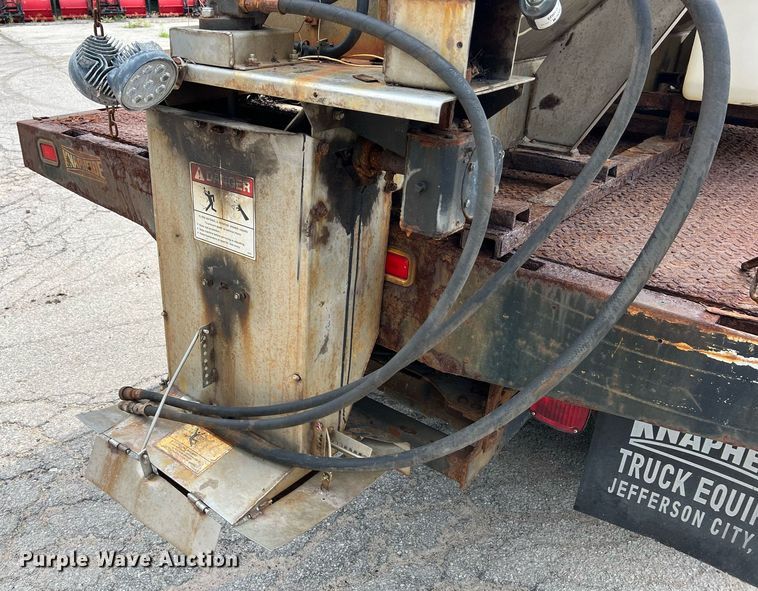 image for item II9180 2005 Ford F550 Super Duty XL  flatbed truck