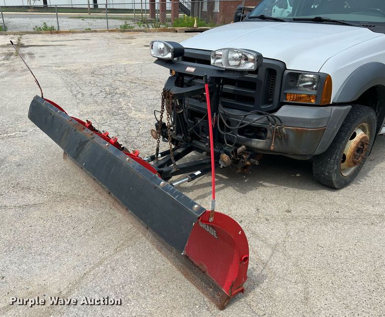 image for item II9180 2005 Ford F550 Super Duty XL  flatbed truck