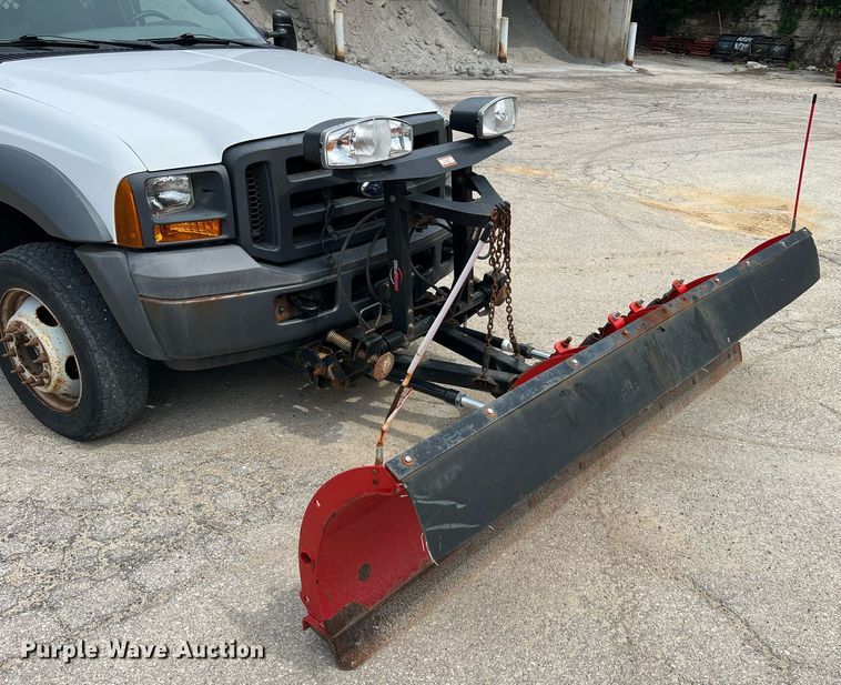 image for item II9180 2005 Ford F550 Super Duty XL  flatbed truck