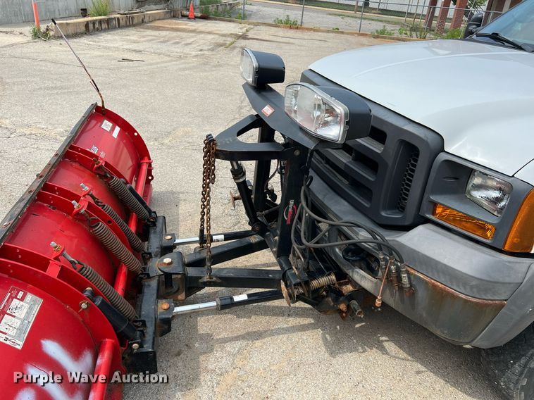 image for item II9180 2005 Ford F550 Super Duty XL  flatbed truck