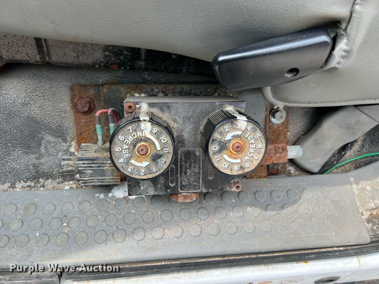 image for item II9180 2005 Ford F550 Super Duty XL  flatbed truck