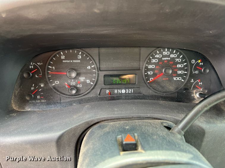 image for item II9180 2005 Ford F550 Super Duty XL  flatbed truck