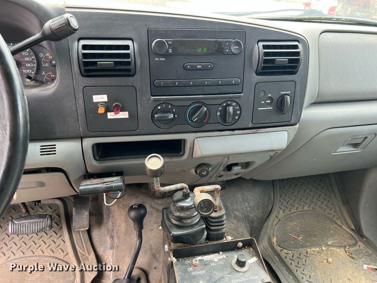 image for item II9180 2005 Ford F550 Super Duty XL  flatbed truck