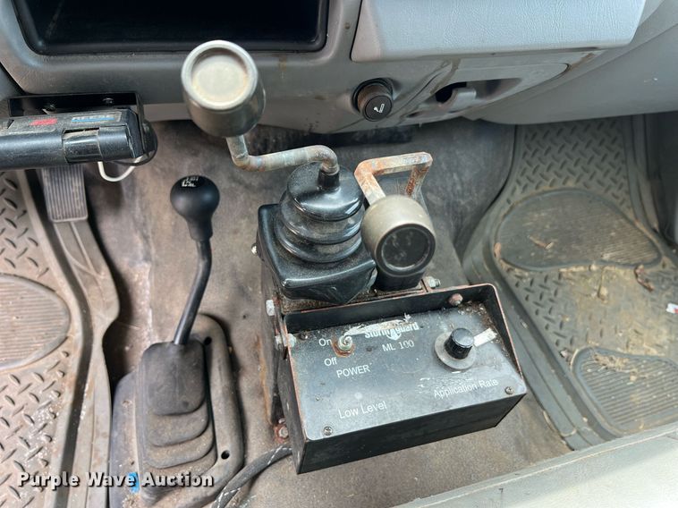 image for item II9180 2005 Ford F550 Super Duty XL  flatbed truck