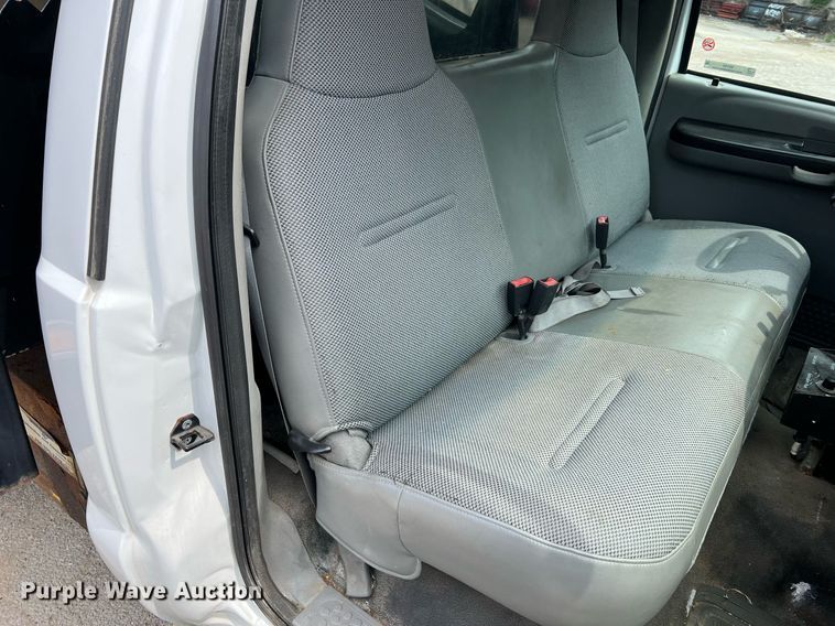 image for item II9180 2005 Ford F550 Super Duty XL  flatbed truck