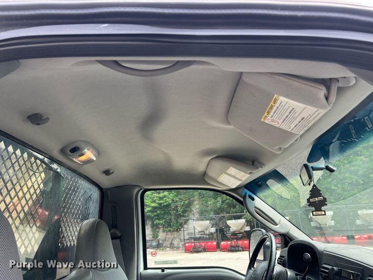 image for item II9180 2005 Ford F550 Super Duty XL  flatbed truck