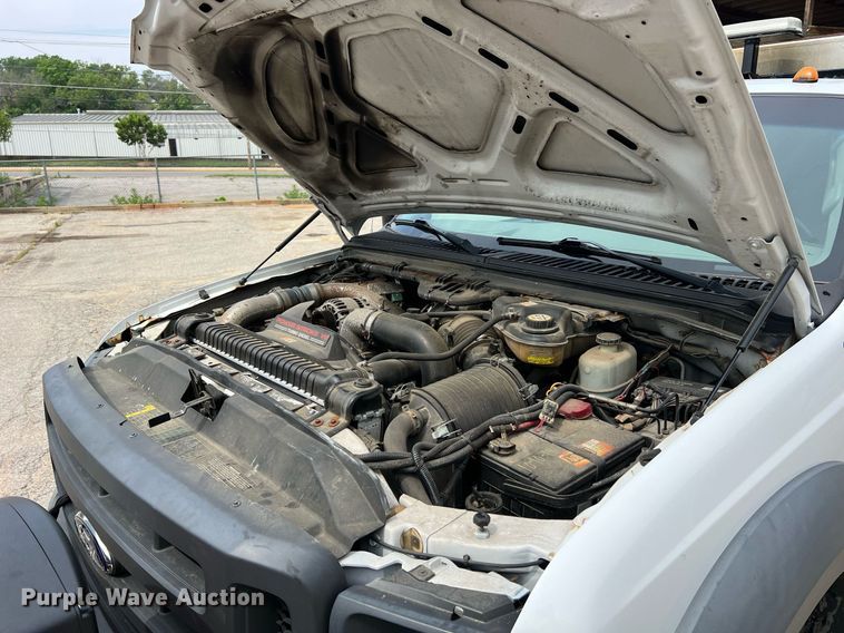 image for item II9180 2005 Ford F550 Super Duty XL  flatbed truck