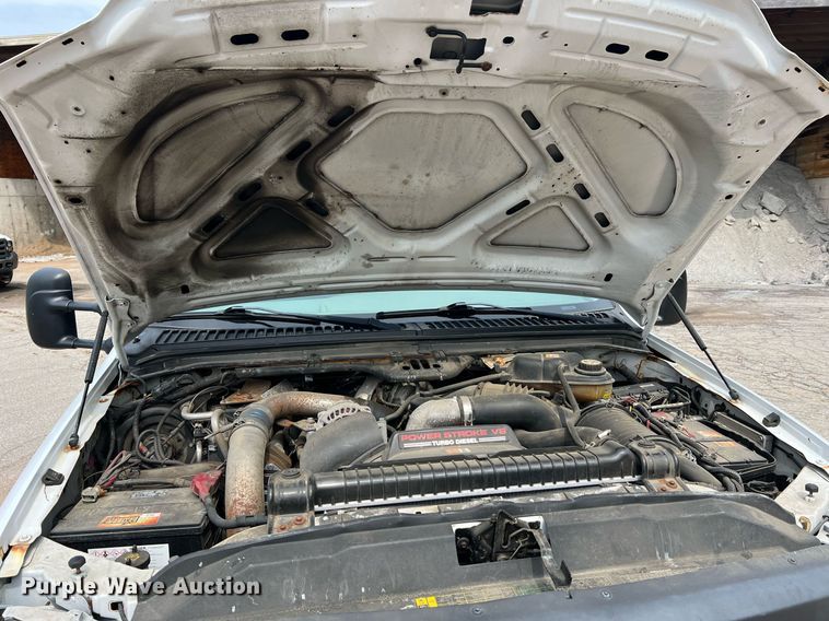 image for item II9180 2005 Ford F550 Super Duty XL  flatbed truck