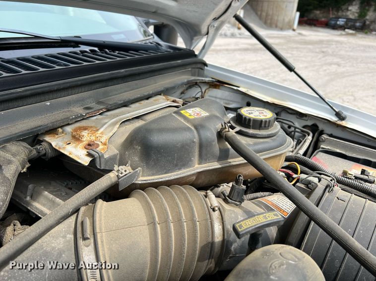 image for item II9180 2005 Ford F550 Super Duty XL  flatbed truck