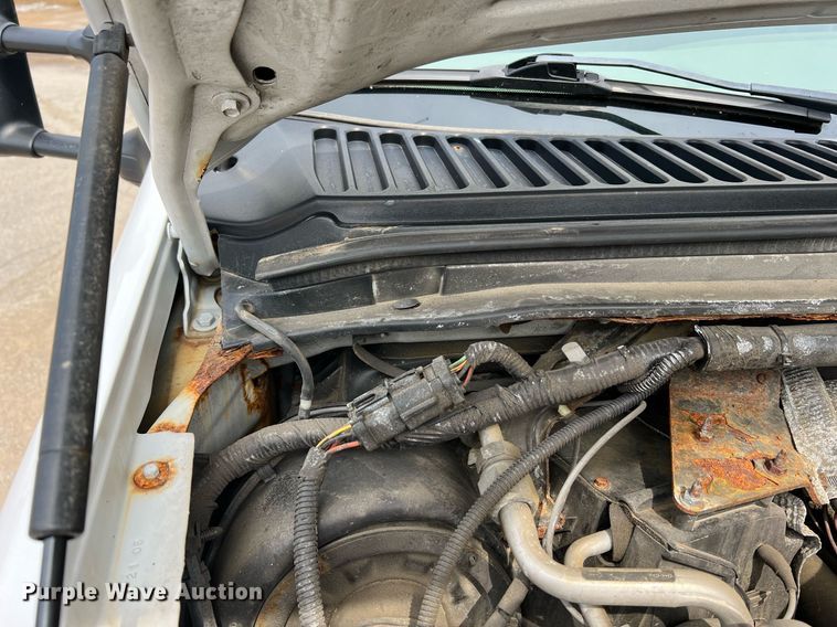 image for item II9180 2005 Ford F550 Super Duty XL  flatbed truck